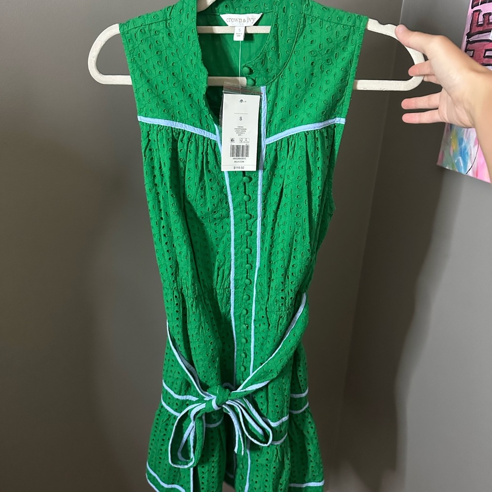 Crown & Ivy Green Eyelet Top